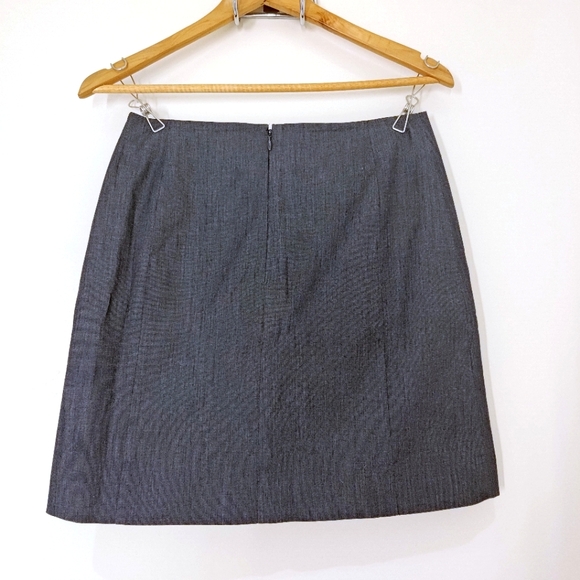 LOFT Mini skirt in dark denim color (Marked Sz 0/Fits Size 2) like new - Picture 2 of 2